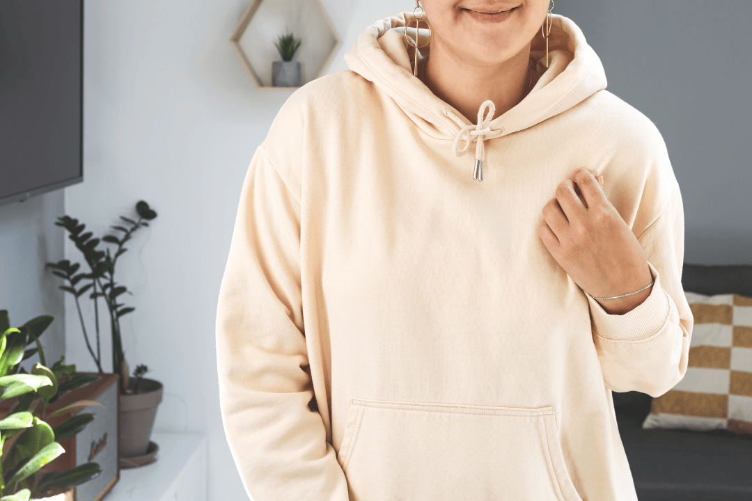 Bluza damska w stylu loungewear – jak nosić ją na co dzień i w domu?