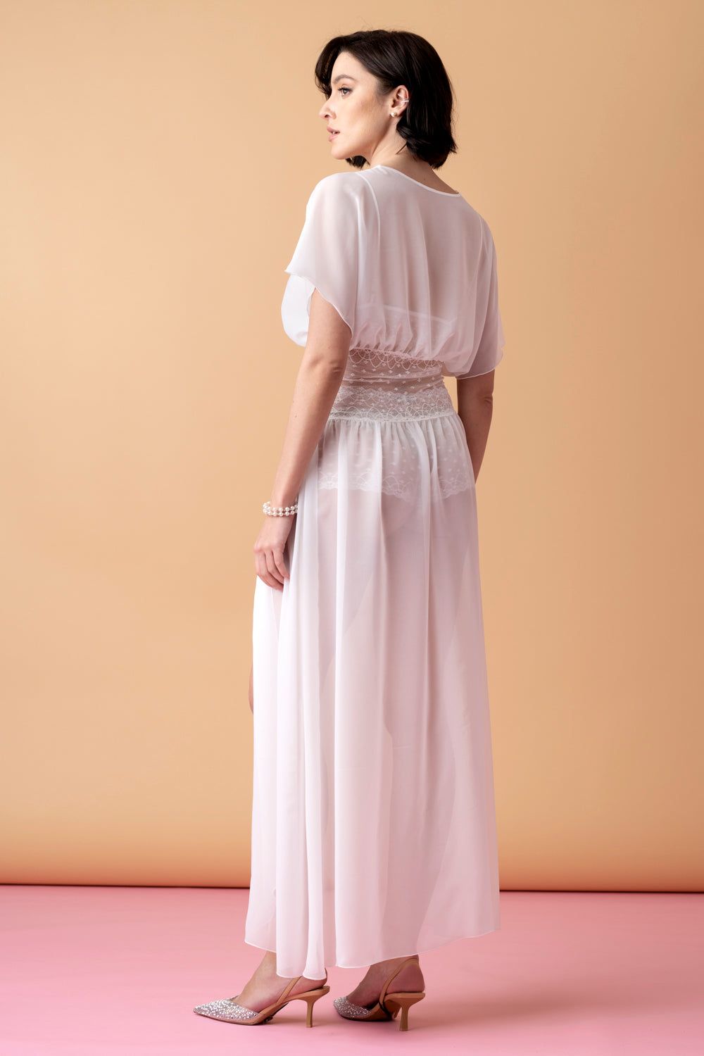 Ballade langes Negligé mit Spitzengürtel – Creme