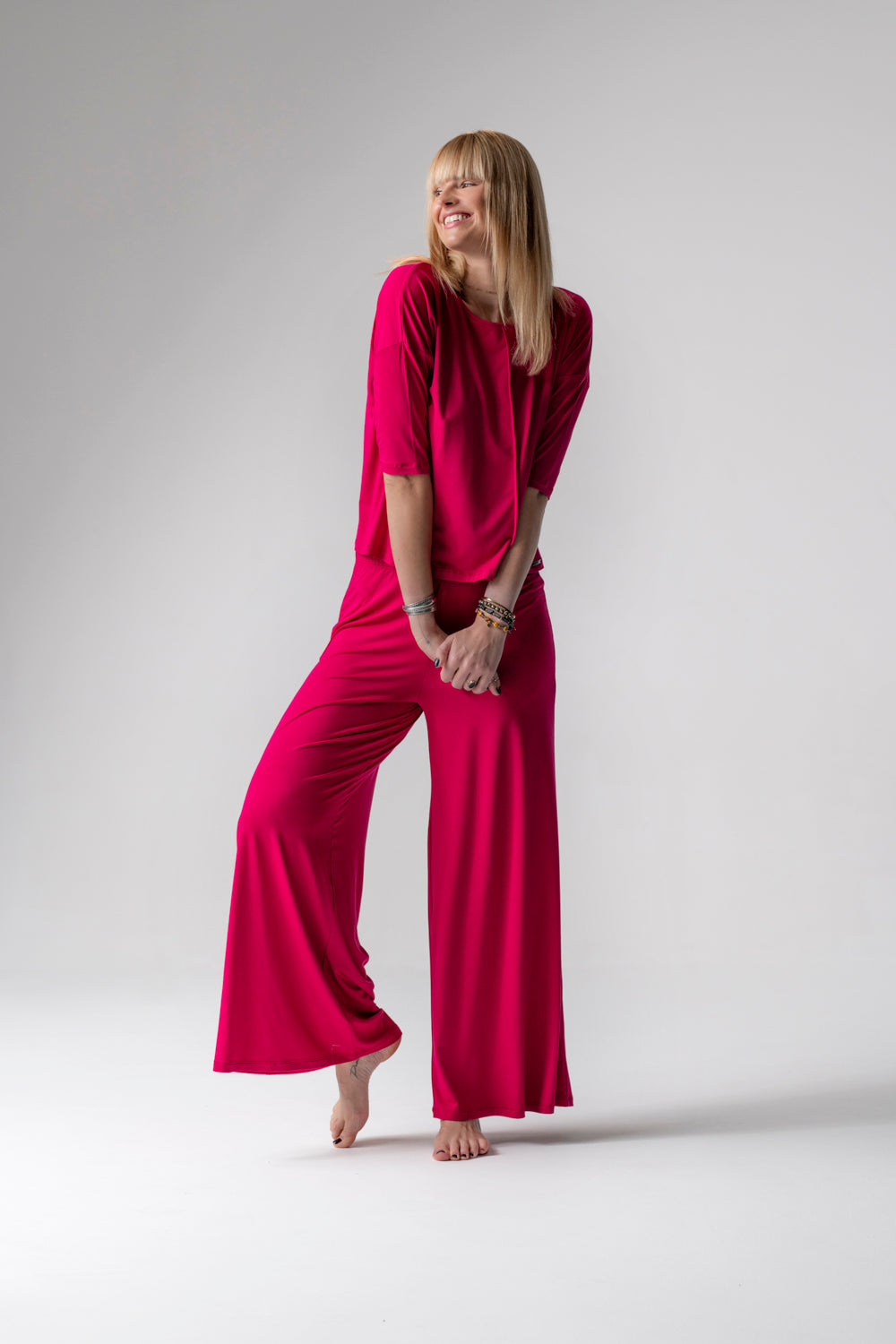 Jackie piżama loungewear z szerokimi spodniami – rubinowa_4