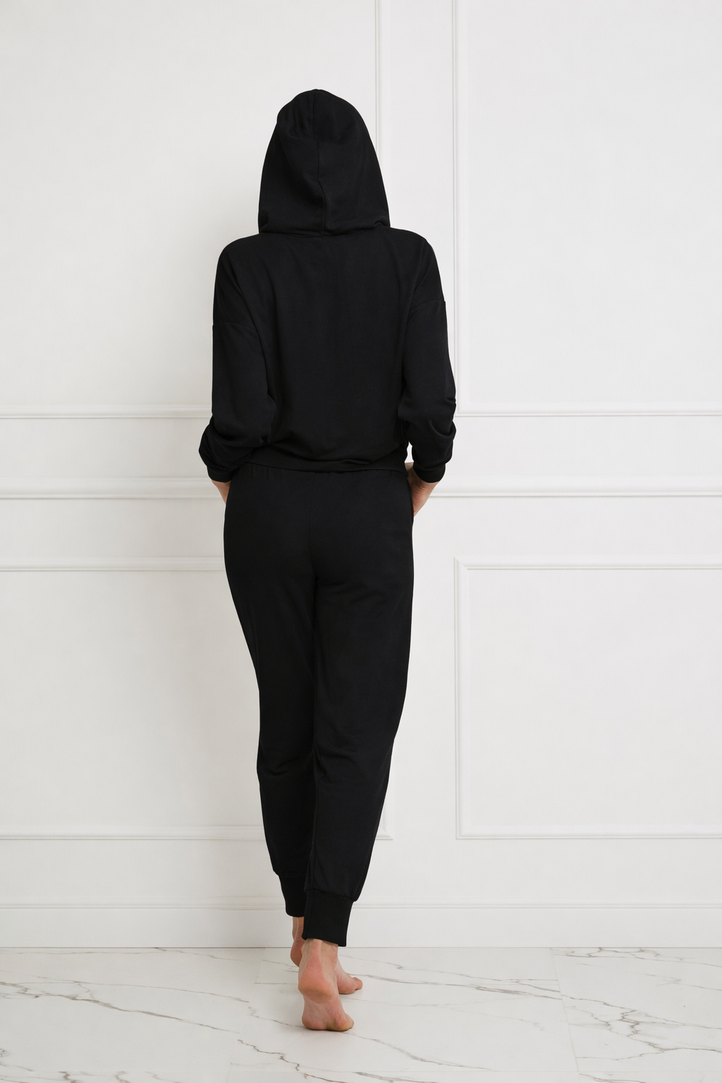 Loungewear lekka bluza z kapturem – czarna_3