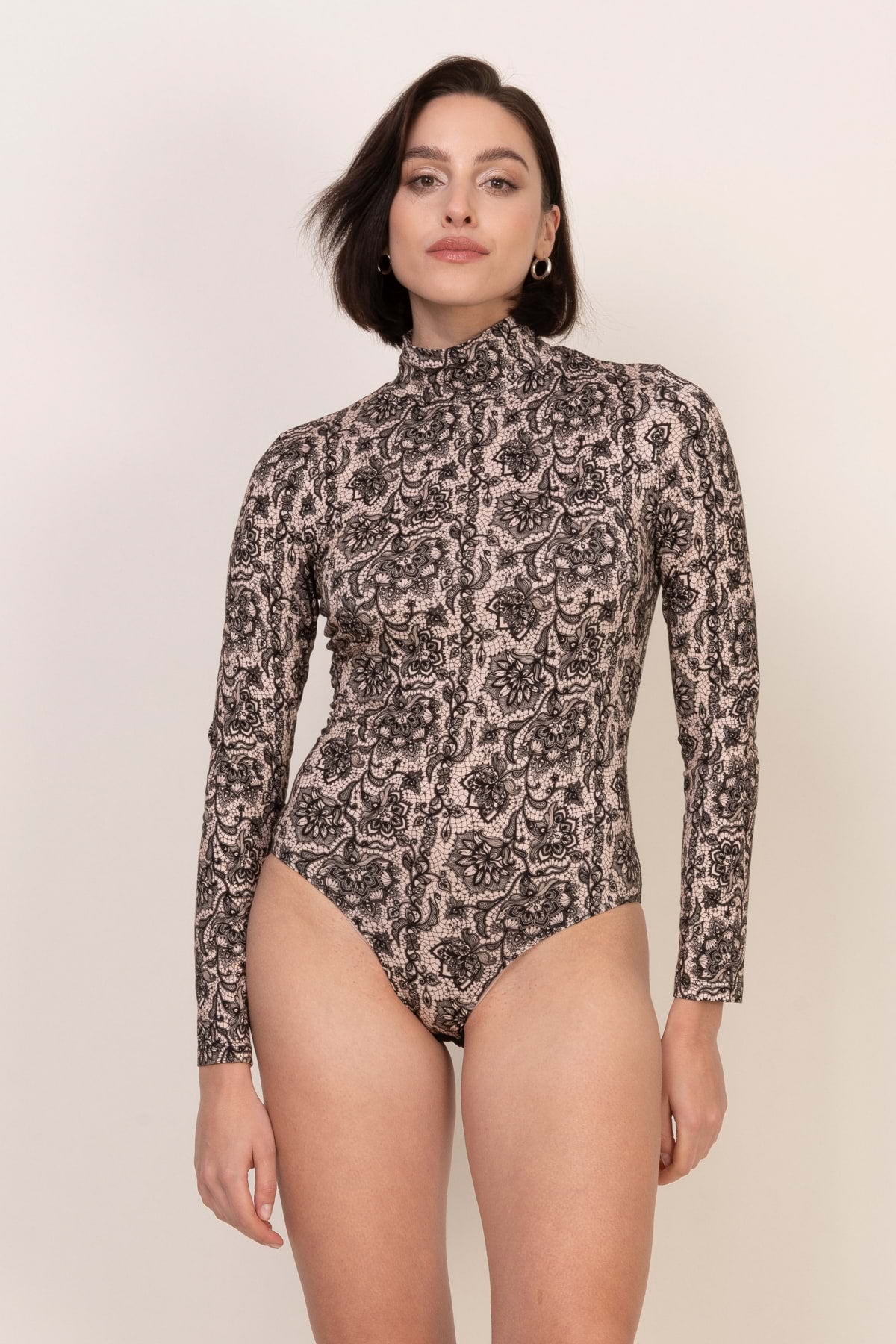 Loungewear Viskose-Body mit Rollkragen – Spitzenmotiv