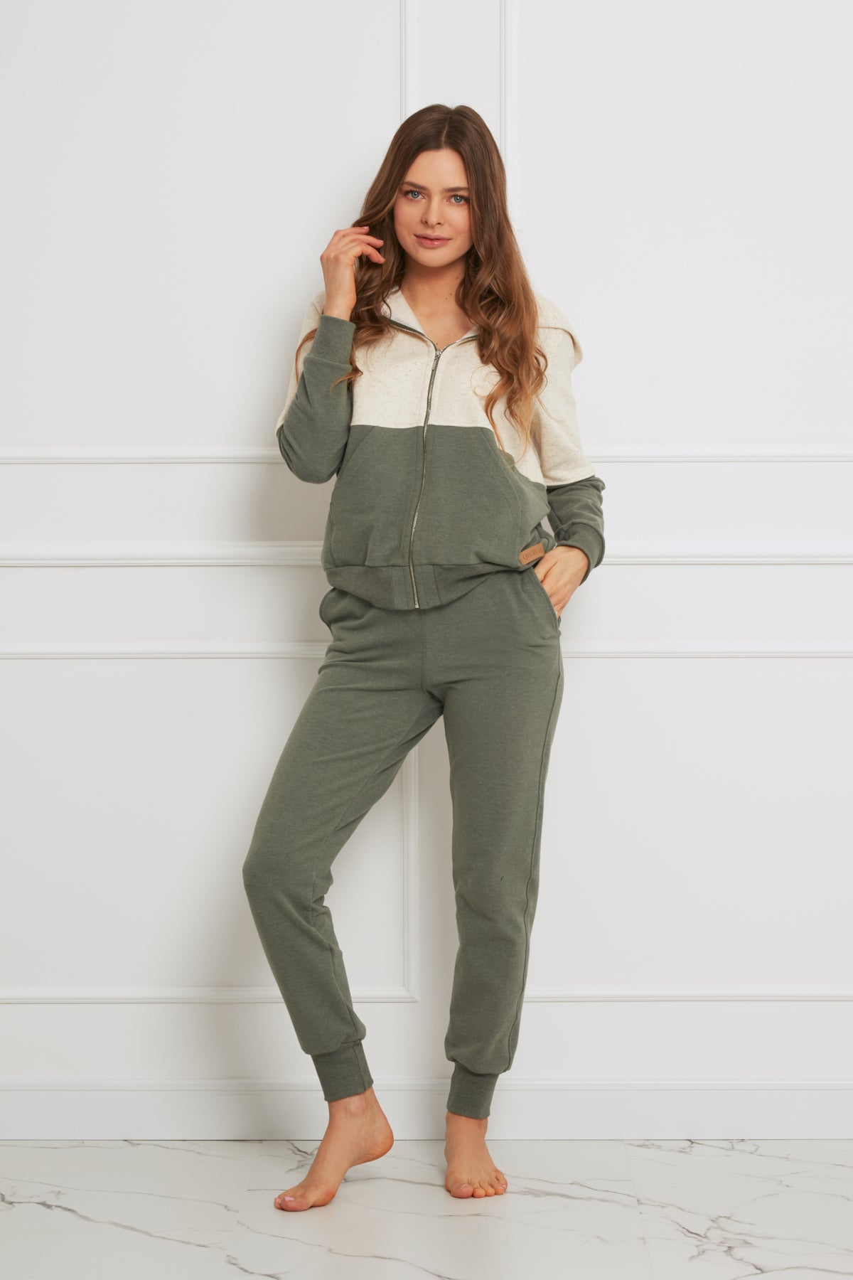 Loungewear dwukolorowa bluza dresowa z kapturem – zielony i beżowy melanż_3