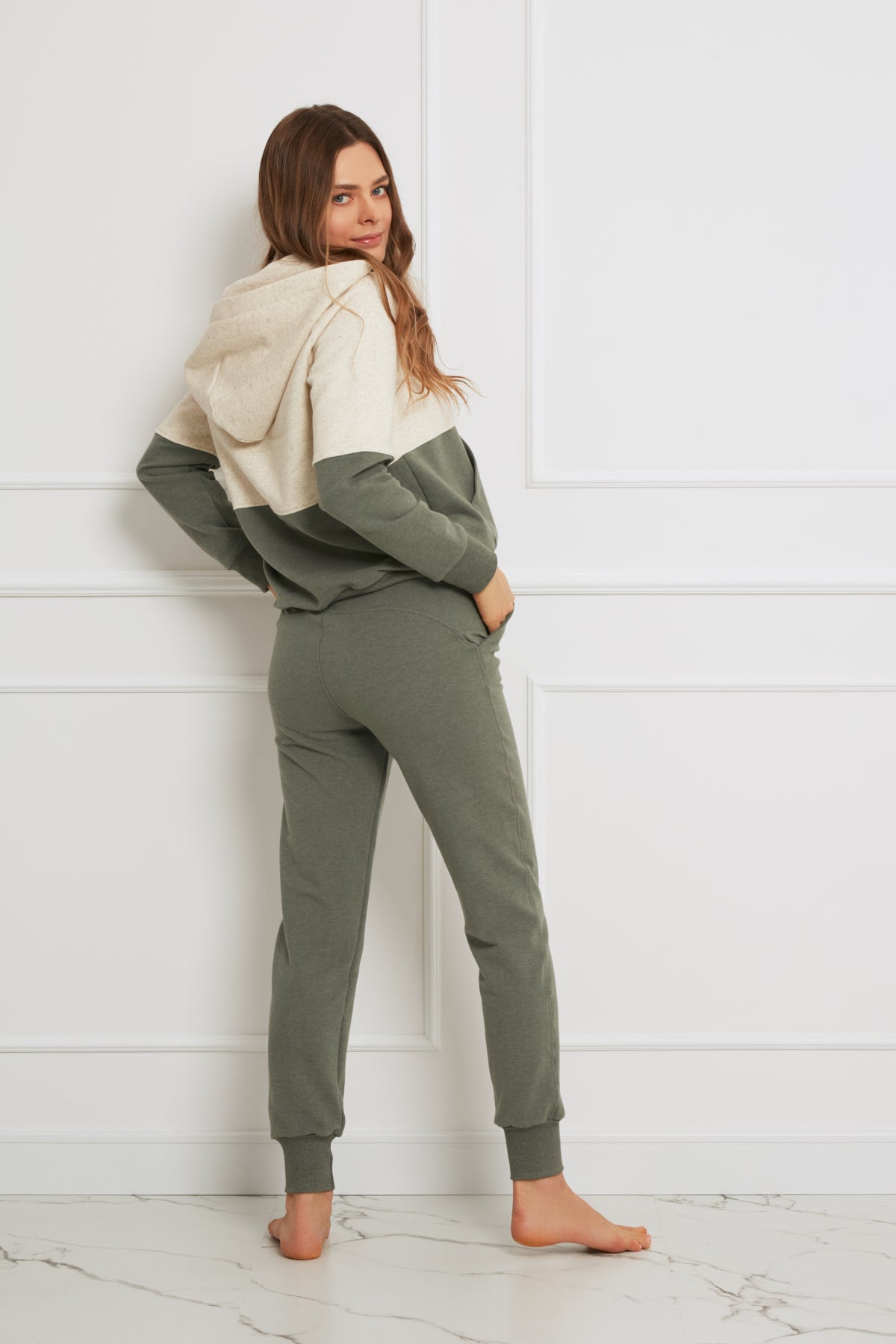 Loungewear dwukolorowa bluza dresowa z kapturem – zielony i beżowy melanż_5