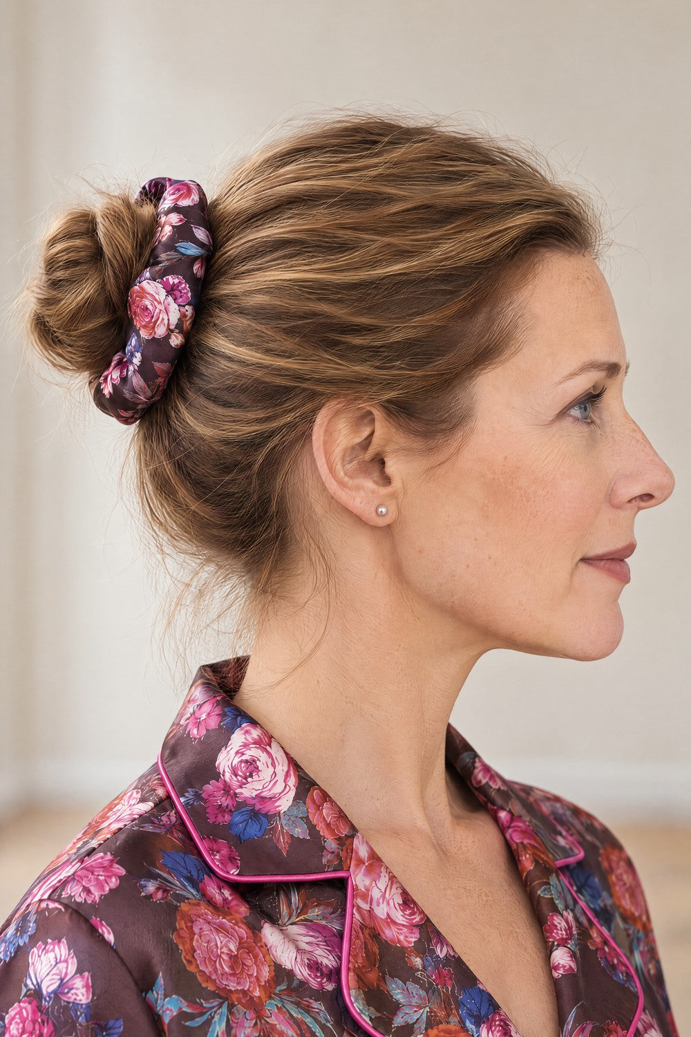 Lullaby jedwabna gumka scrunchie - bordowy print kwiatowy_2