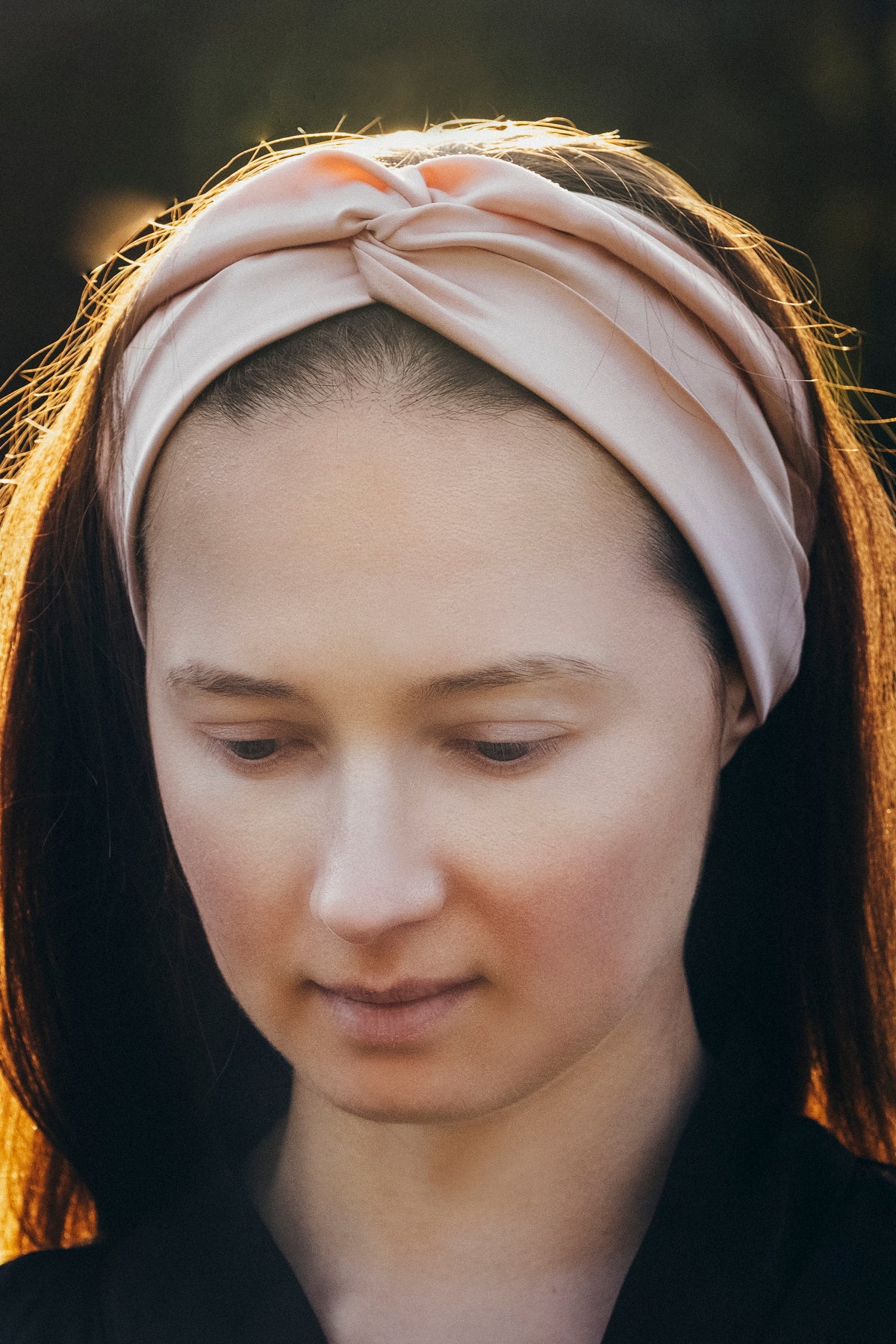 Opaska na włosy z gładkiej satyny wiskozowej