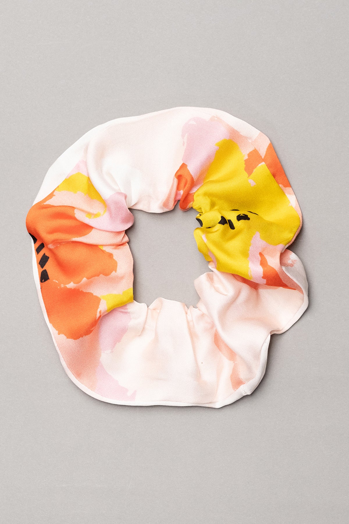 Satynowa gumka do włosów scrunchie – wiosenny print_2