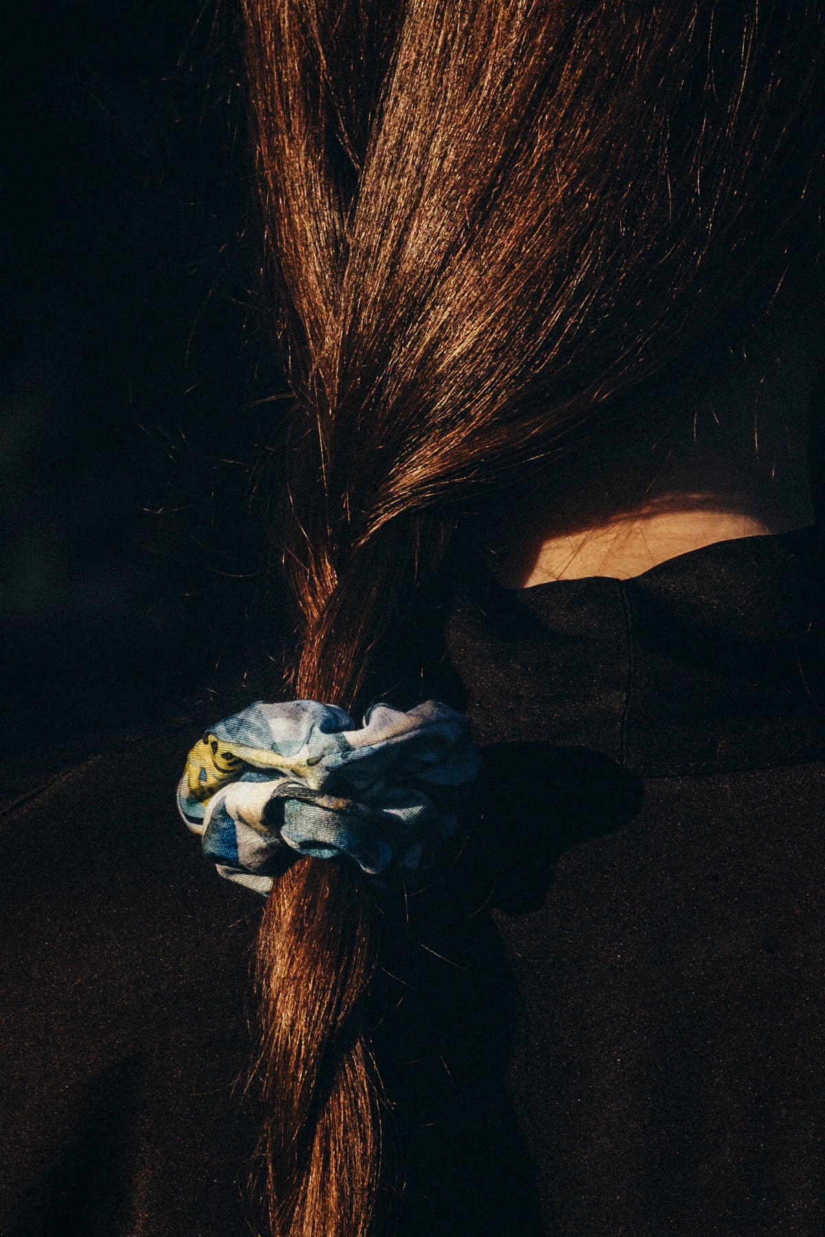 Wiskozowa gumka do włosów scrunchie – morski druk